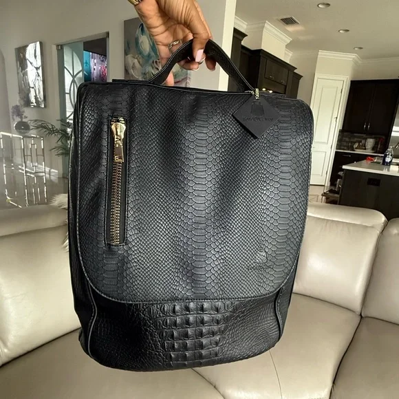 Luxurious Black Crocodile-Embossed Men's Duffel Bag Set - Picture 9 of 15